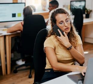 Freelance vs salariat : quel choix pour une carrière épanouissante ?