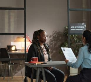 Entretien d'embauche : 10 questions fréquentes et comment y répondre